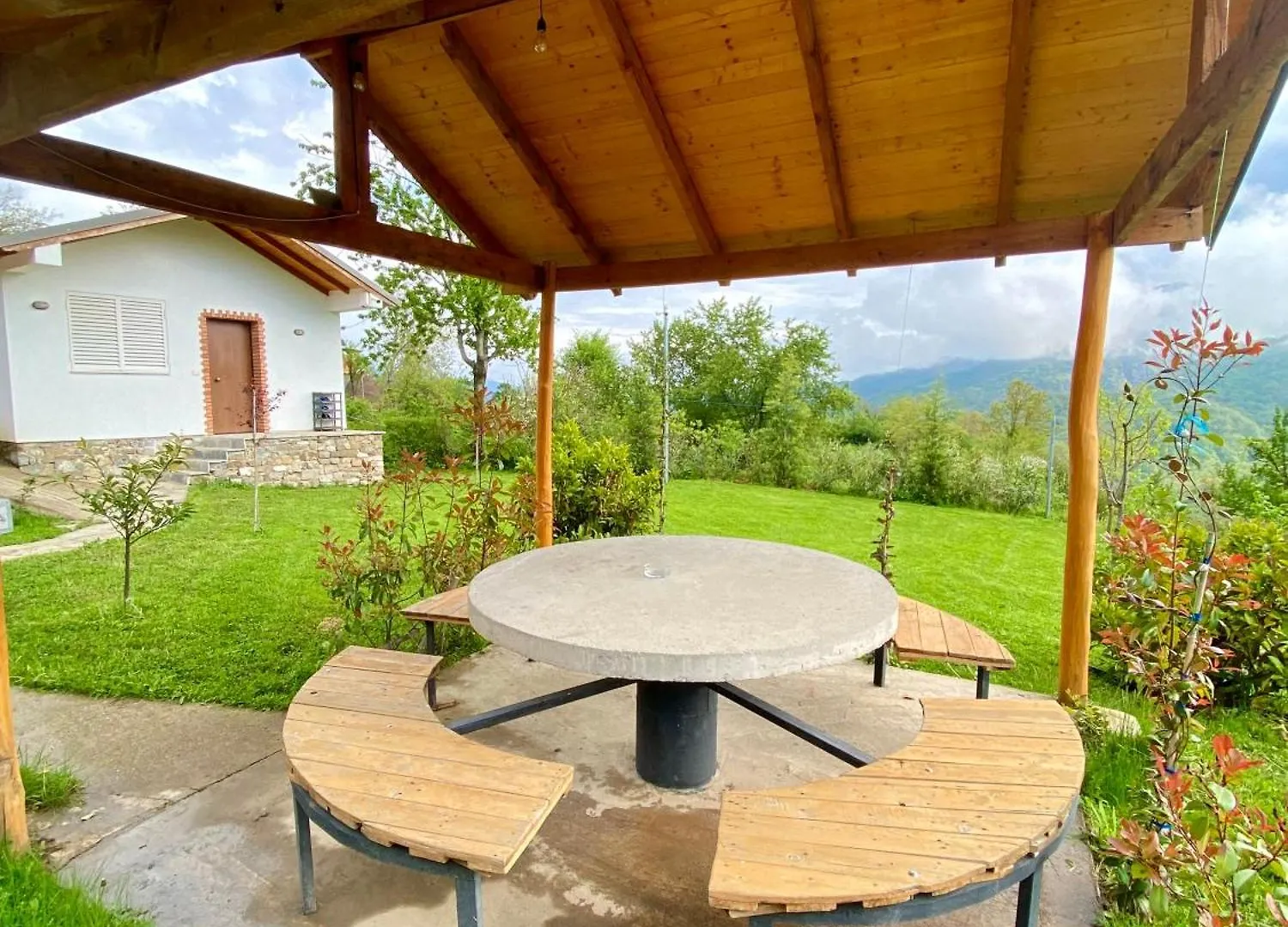 Guest House Laci Tirana 0*,  Albanien